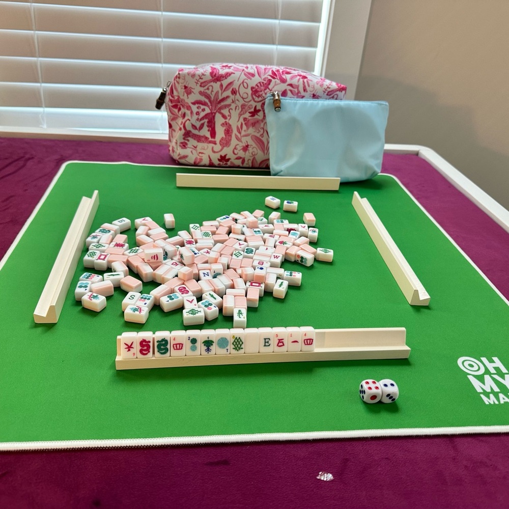 Manjong Aloha Travel Set by Oh My Mahjong, excellent condition.